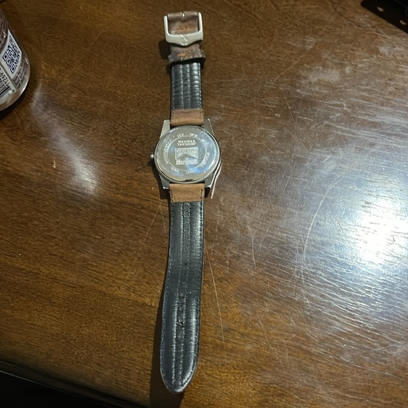 Vintage Marlboro Unlimited Women\'s Wenger Sak Design Swiss Watch \